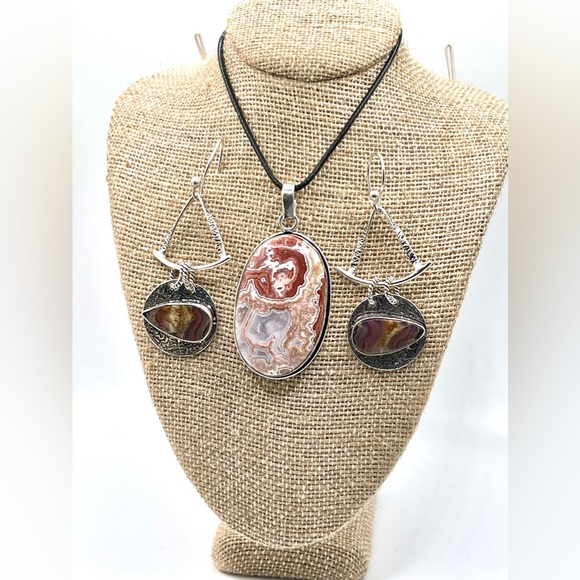 Crazy Lace Agate Pendant & Earrings Set - Picture 9 of 10